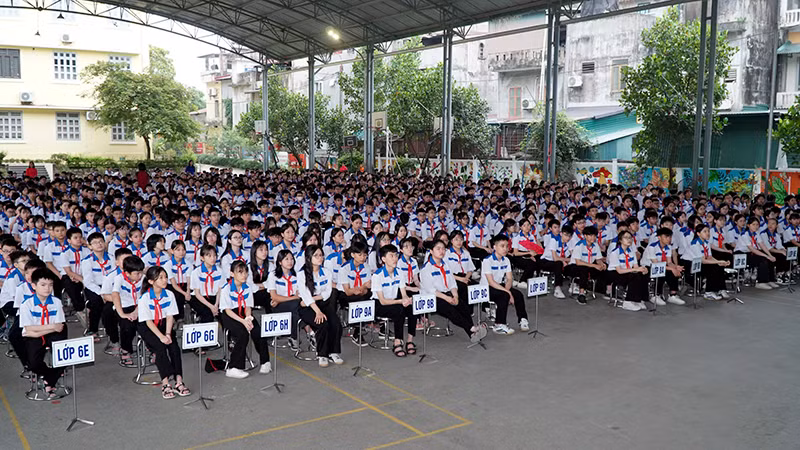 Các em học sinh Trường trung học cơ sở Lê Quý Đôn tham gia hoạt động trải nghiệm.
