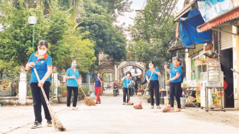 Thực hiện hương ước, quy ước của cộng đồng, người dân trên địa bàn huyện Hoài Đức tích cực tham gia hoạt động bảo vệ cảnh quan, môi trường. 