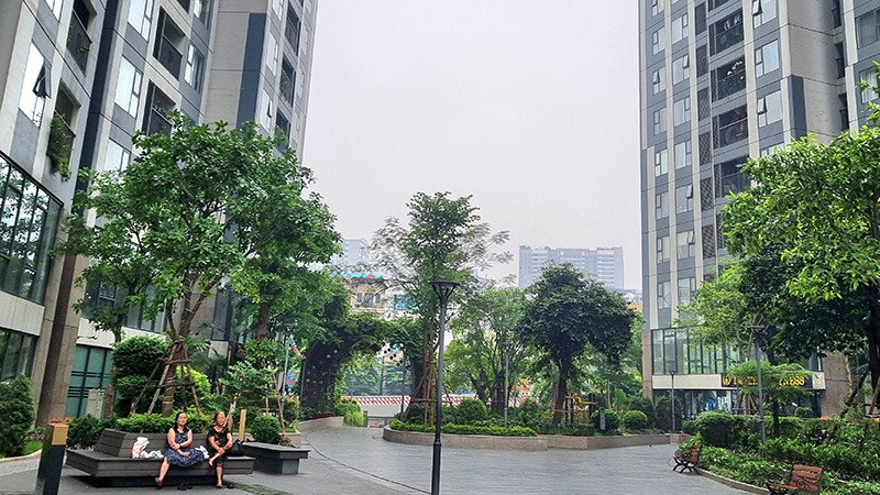 Cung không đáp ứng được cầu khiến giá nhà chung cư tăng nóng trong những tháng đầu năm 2024. Trong ảnh: Khu đô thị Imperia Sky Garden, quận Hai Bà Trưng, Hà Nội. (Ảnh BÍCH NGÂN)