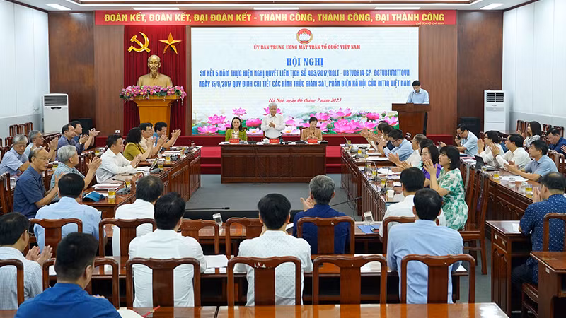 Hội nghị sơ kết 5 năm thực hiện Nghị quyết liên tịch quy định chi tiết các hình thức giám sát, phản biện xã hội của MTTQ Việt Nam. (Ảnh QUANG VINH)