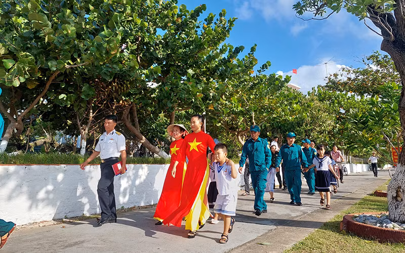 Chi hội phụ nữ xã Song Tử Tây luôn hoàn thành tốt nhiệm vụ xây dựng huyện đảo Trường Sa.