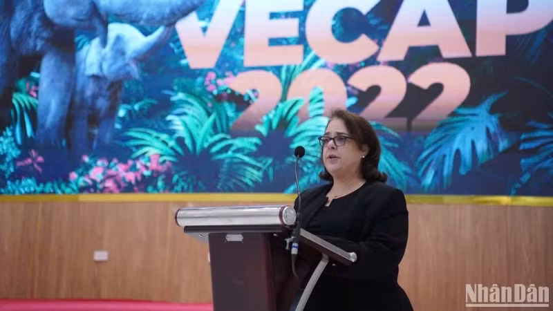 Bà Cindy Dent, Phó Chủ tịch Văn phòng các quốc gia của HSI chia sẻ tại buổi lễ công bố.