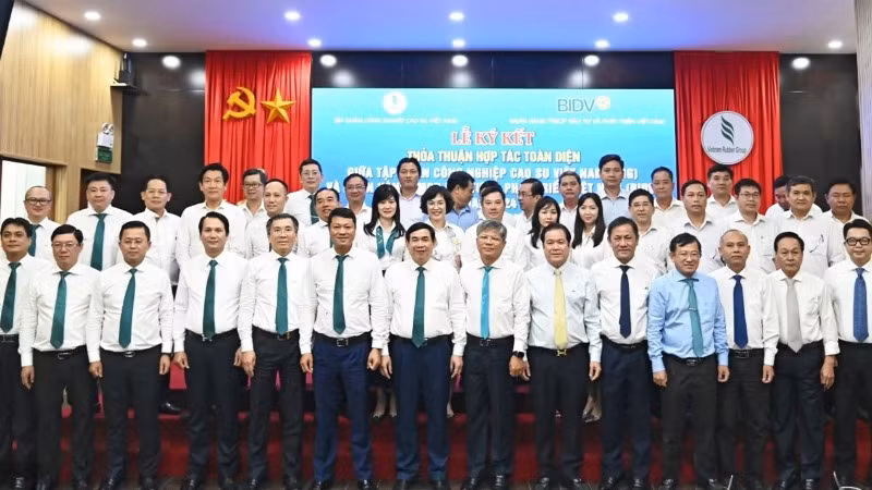 Lãnh đạo BIDV và VRG chụp ảnh lưu niệm tại Lễ ký kết.