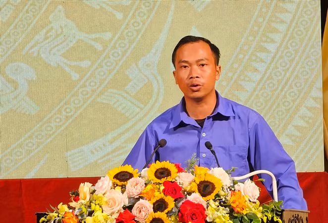 Đại biểu tham luận tại hội nghị.