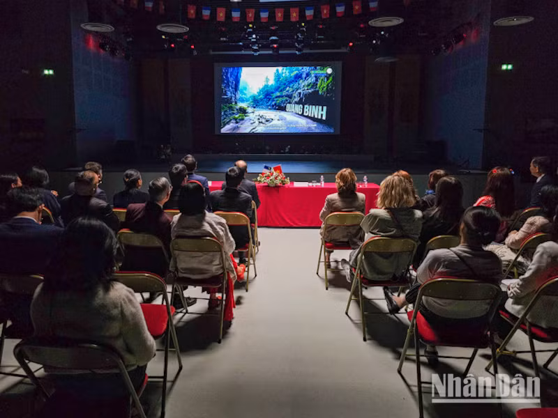 Tỉnh Quảng Bình luôn mở rộng cửa chào đón các doanh nghiệp, nhà đầu tư. (Ảnh: KHẢI HOÀN)