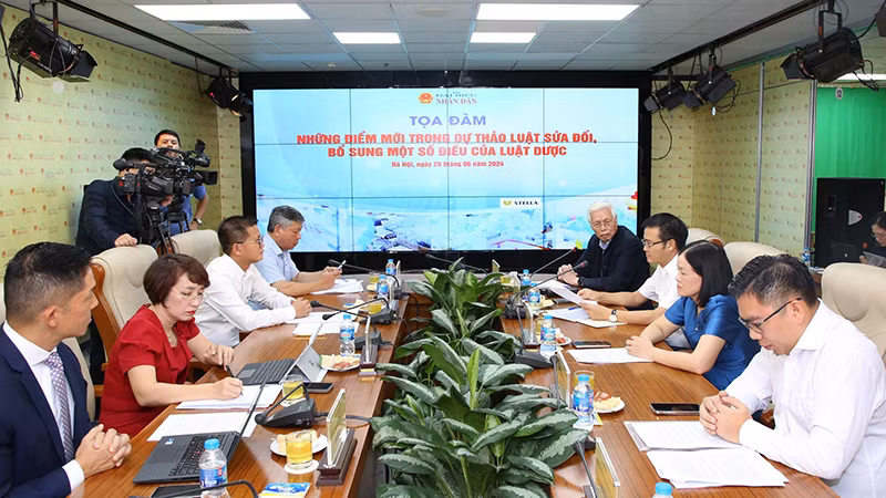 Quang cảnh tọa đàm.