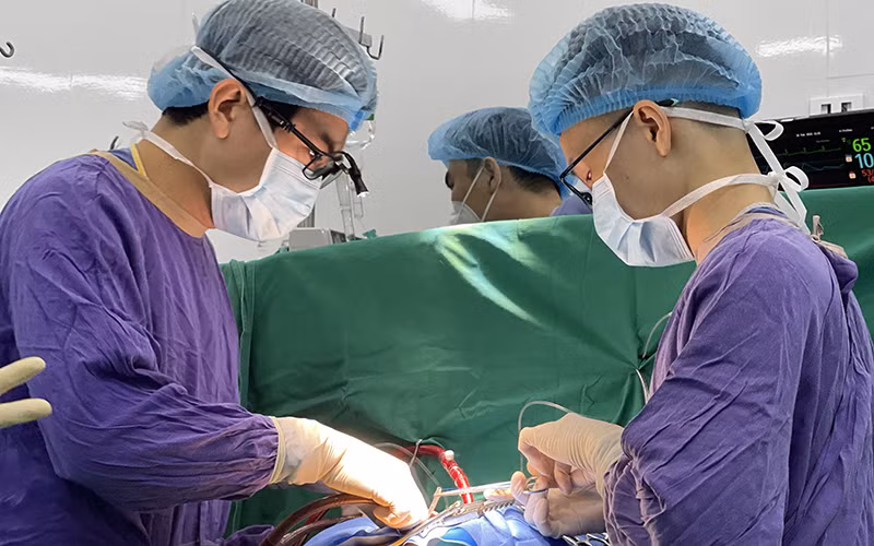 Ca phẫu thuật ghép cùng lúc tim-thận tại Bệnh viện Hữu nghị Việt Đức.