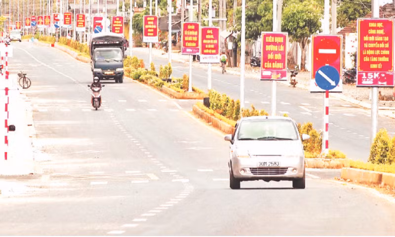 Tuyến đường liên xã Tâm Thắng-thị trấn Ea T’ling sau khi được nâng cấp, mở rộng. 