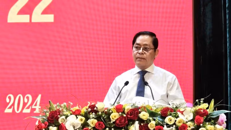  Đồng chí Phạm Viết Thanh, Ủy viên Trung ương Đảng, Bí thư Tỉnh ủy, Chủ tịch Hội đồng nhân dân tỉnh phát biểu tại Hội nghị.