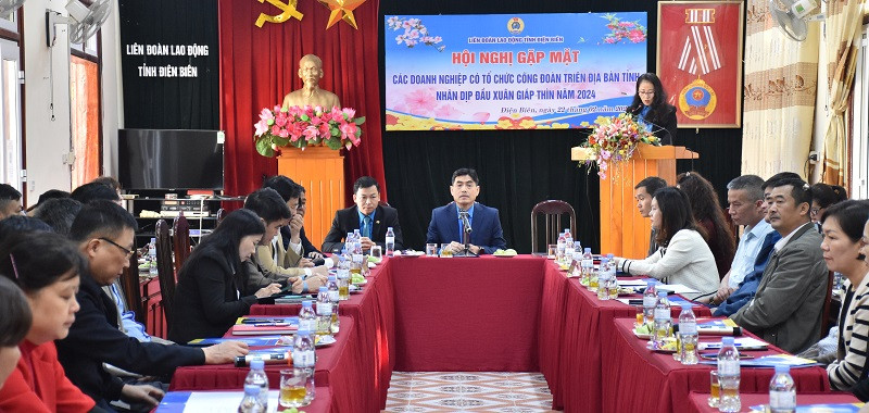 Đại diện lãnh đạo các doanh nghiệp tham gia hội nghị, trao đổi ý kiến bảo đảm thực hiện tốt hơn các chính sách dành cho người lao động.