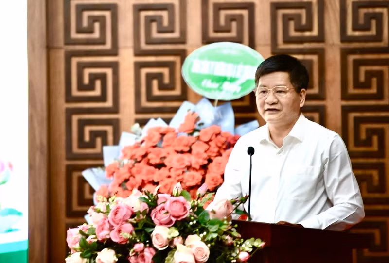 Đồng chí Lê Thành Đô, Chủ tịch Ủy ban nhân dân tỉnh Điện Biên thông tin đến nhà đầu tư các kết quả nổi bật trên lĩnh vực kinh tế-xã hội, xóa đói giảm nghèo mà tỉnh Điện Biên đạt được thời gian qua.