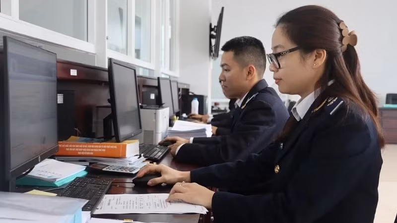 Hoạt động nghiệp vụ tại Chi cục Hải quan cửa khẩu cảng Hòn La, Cục Hải quan Quảng Bình. (Ảnh: haiquanonline.com.vn) 