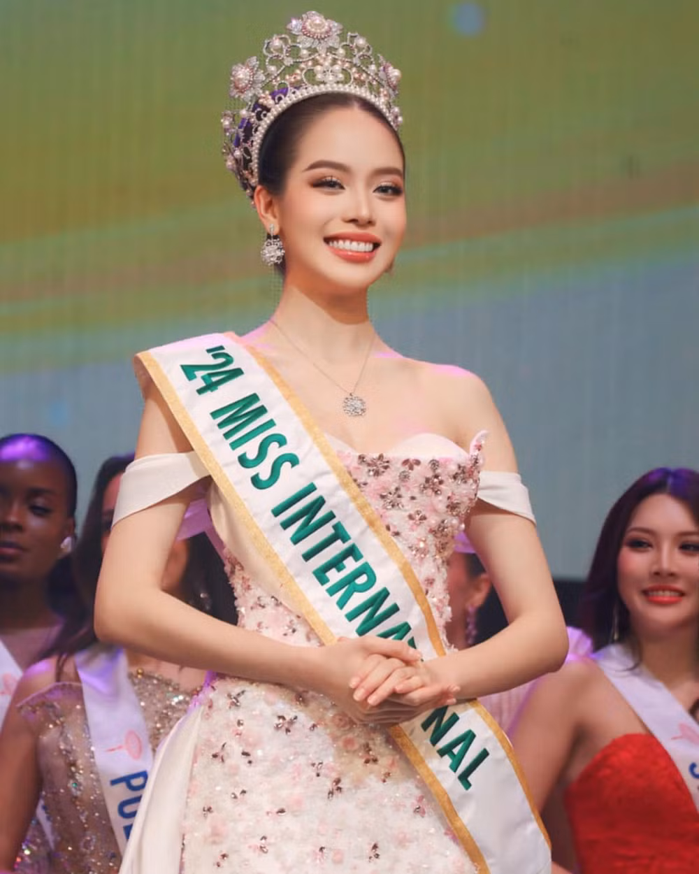 Huỳnh Thị Thanh Thủy trong đêm đăng quang. (Ảnh:Miss International)