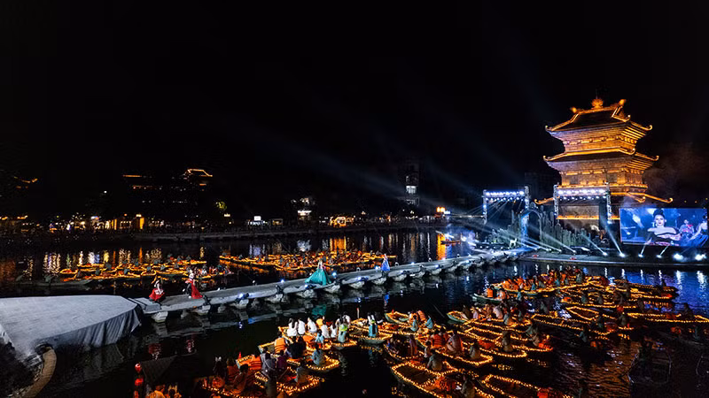 Chương trình "Tinh hoa cố đô" nhìn từ trên cao. (Ảnh: KIẾNG CẬN)