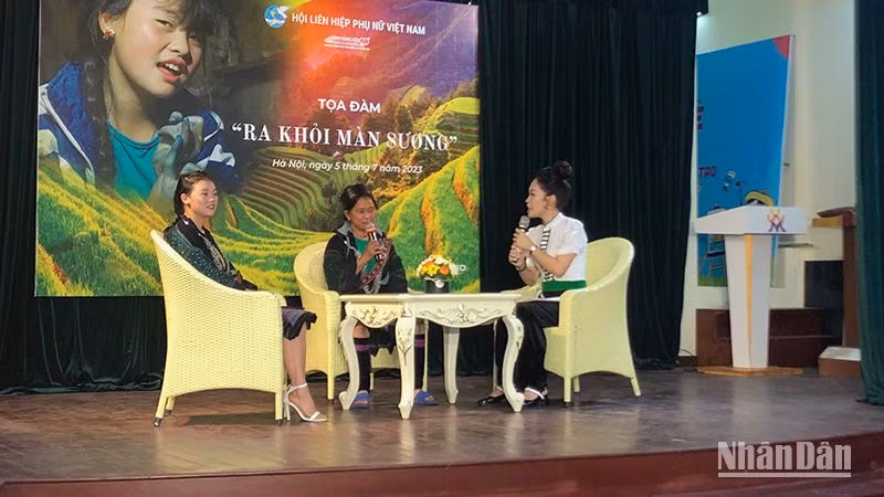 Má Thị Di và mẹ Châu Thị Say chia sẻ tại tọa đàm.