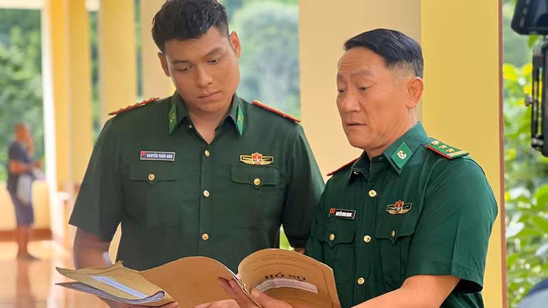 NSƯT Hoàng Hải và nghệ sĩ Phan Thắng trong phim. (Ảnh: VTV)