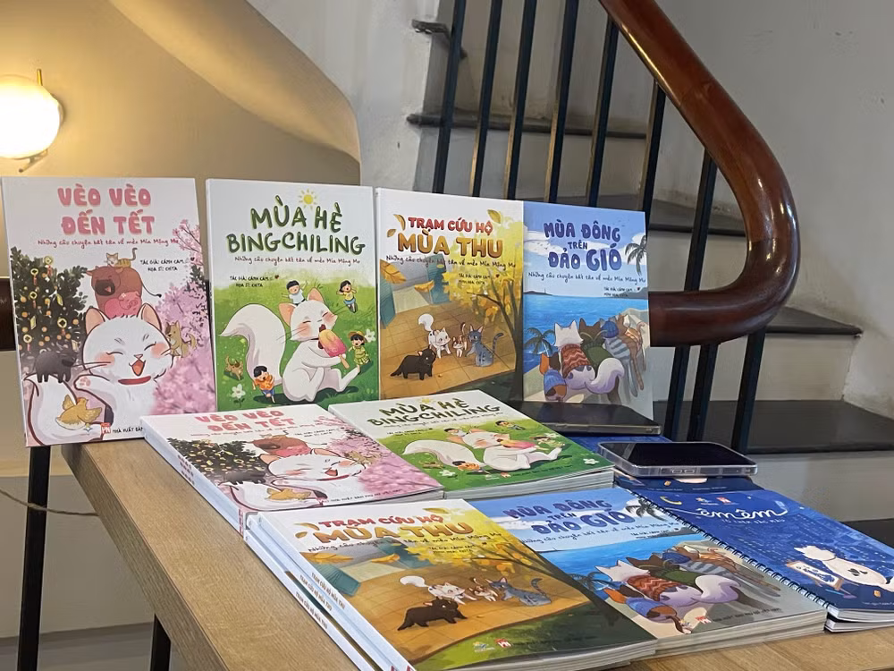 Bộ sách thiếu nhi “Những câu chuyện bất tận về nàng mèo Mía Mộng Mơ”. Bộ sách thiếu nhi “Những câu chuyện bất tận về nàng mèo Mía Mộng Mơ”.