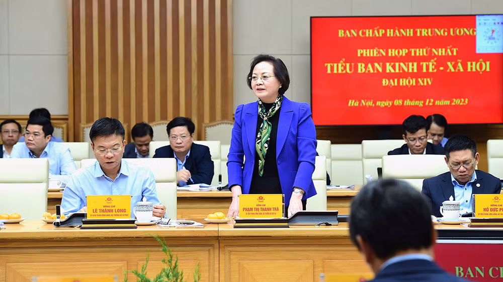 Bộ trưởng Nội vụ Phạm Thị Thanh Trà phát biểu tại Phiên họp.