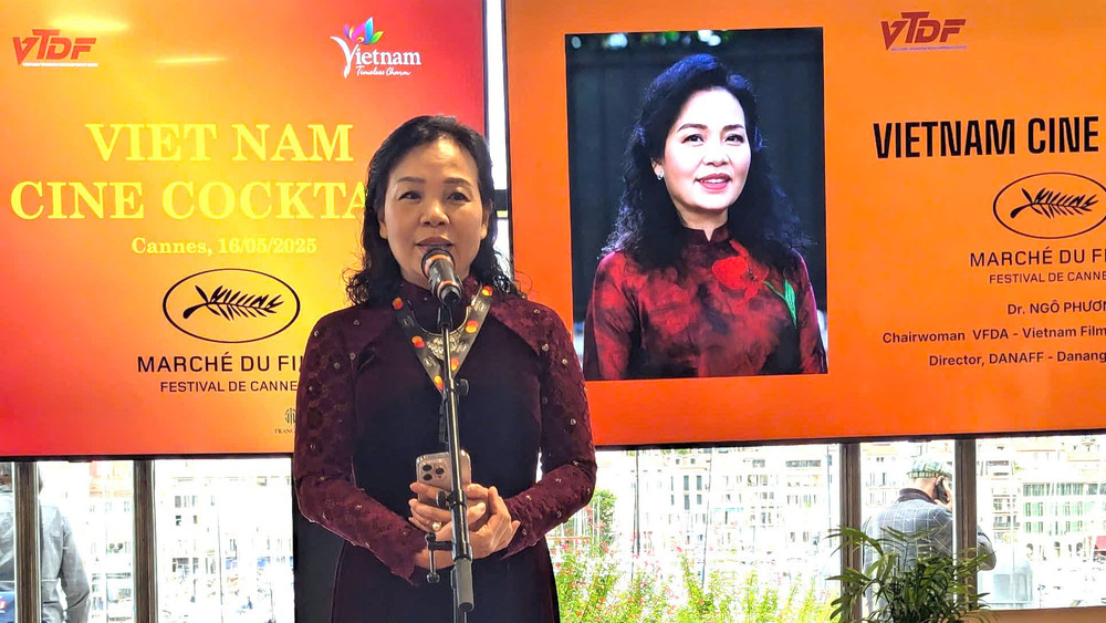 Tiến sĩ Ngô Phương Lan chia sẻ về điện ảnh Việt Nam. Tiến sĩ Ngô Phương Lan chia sẻ về điện ảnh Việt Nam.