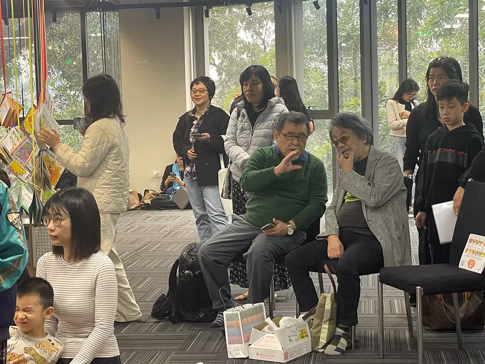 Chiếc túi và hộp chứa những trò chơi thú vị của tác giả Yuichi Kimura.