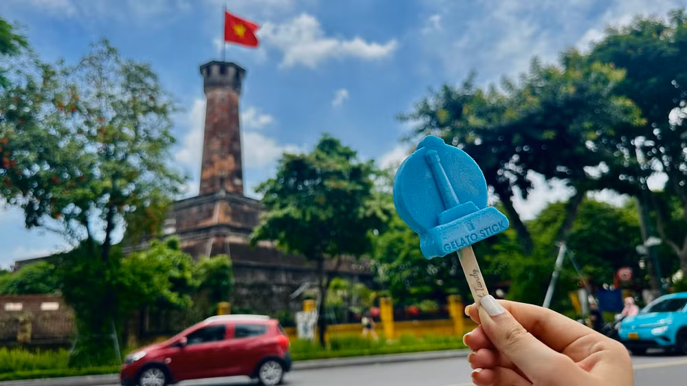 Cây kem 3D mô phỏng Cột Cờ Hà Nội.