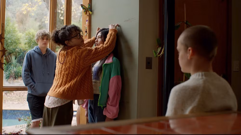 Phim “Mượn hồn đoạt xác”, tên gốc là “Bring her back”. (Ảnh: Galaxy Studio)