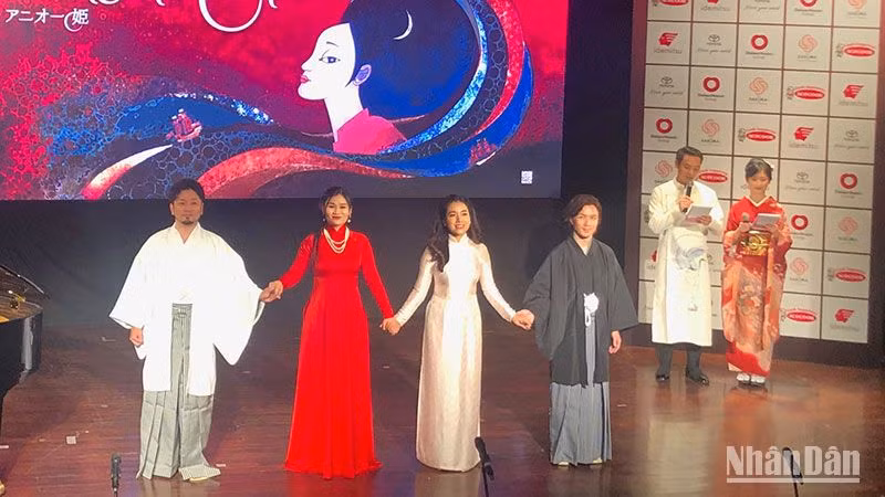 Các nghệ sĩ Việt Nam và Nhật Bản tham gia các vai chính của vở diễn.