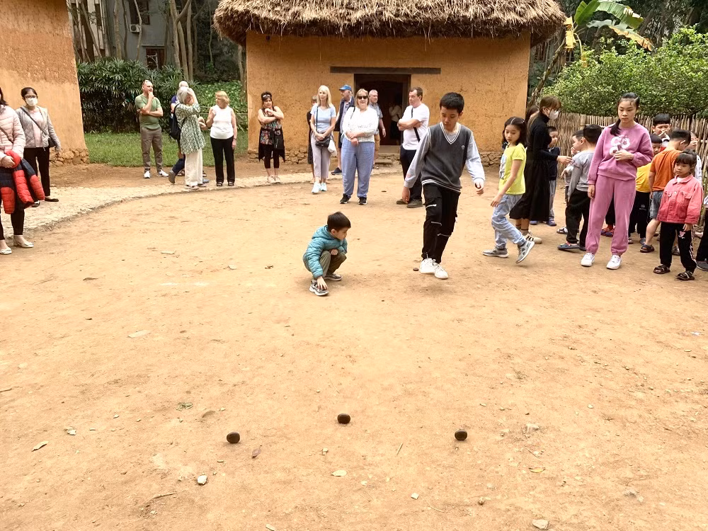 Chơi đánh mảng.