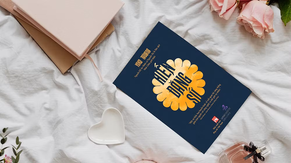 Tiểu thuyết "Hiến đăng sứ". (Ảnh: Nhà xuất bản Phụ nữ Việt Nam".