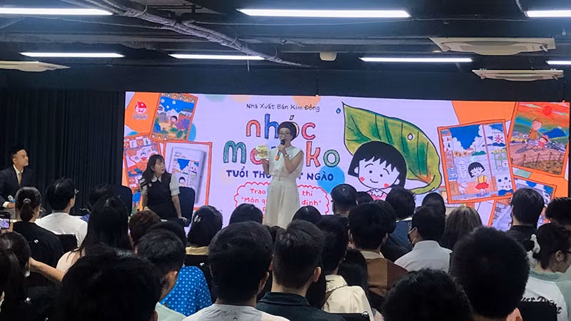 Họa sĩ Phan Anh chia sẻ cuốn truyện Maruko còn lại của mình. Họa sĩ Phan Anh chia sẻ cuốn truyện Maruko còn lại của mình.