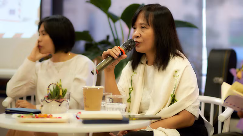 Nhà thơ Đinh Hoàng Anh.