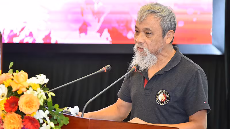 Nhà nghiên cứu Phan Cẩm Thượng phát biểu tại Hội thảo. Nhà nghiên cứu Phan Cẩm Thượng phát biểu tại Hội thảo.