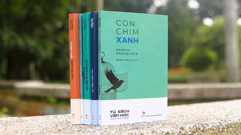 Bộ sách “Tủ sách Văn học trong nhà trường”.