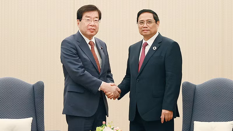 Thủ tướng Phạm Minh Chính và Hạ nghị sĩ Hiraguchi. (Ảnh: DƯƠNG GIANG)