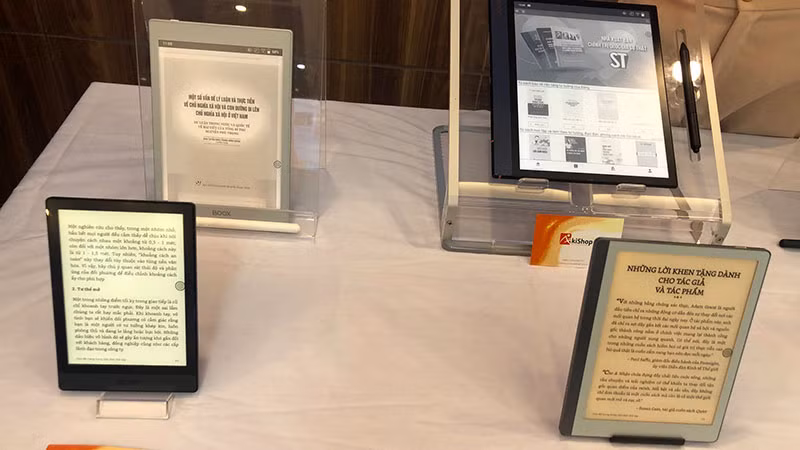 Các đơn vị xuất bản giới thiệu sản phẩm ebook nhân dịp Ngày Sách và Văn hóa đọc Việt Nam 2023.