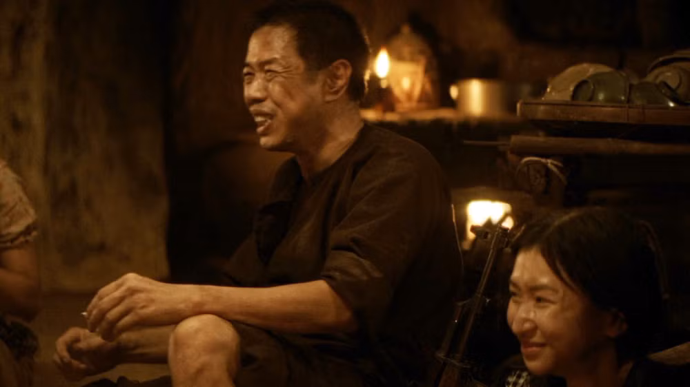 Diễn viên Thái Hòa thể hiện nhân vật Bảy Theo gai góc nhưng cũng đầy tình cảm trong phim.