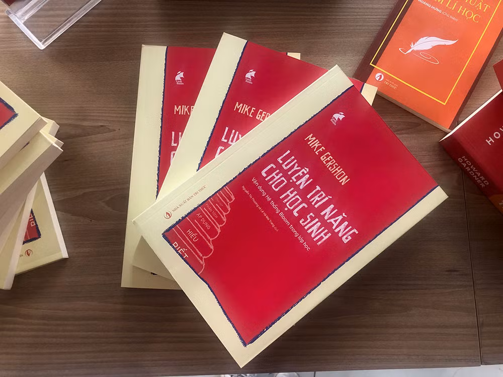 Sách “Luyện trí năng cho học sinh”.