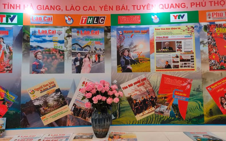 Các ấn phẩm báo chí của các địa phương tại Hội Báo toàn quốc 2023. (Ảnh: THU HẠNH HƯƠNG)