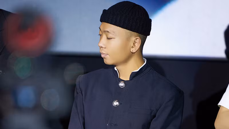 Hoa Đức Công, người thể hiện phần vũ đạo trong MV.