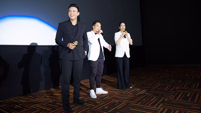 Ca sĩ Đông Hùng trong ngày ra mắt album.