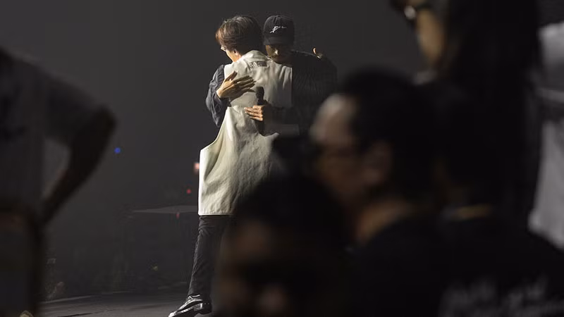 Hà Anh Tuấn và Đen, đôi bạn gắn bó từ các show nhạc cho đến dự án thiện nguyện, phụng sự xã hội.