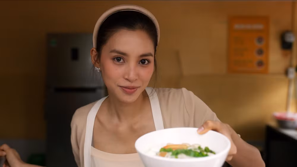 Tiểu Vy vai Quỳnh Anh trong phim. (Ảnh: Galaxy Studio)