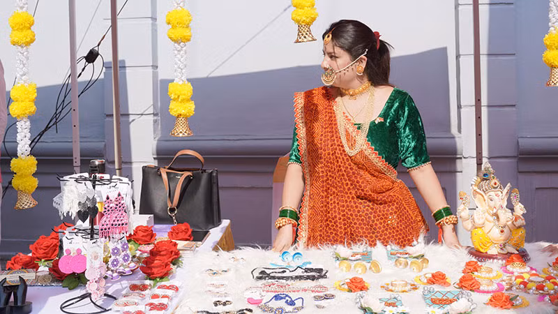 Một gian hàng thủ công mỹ nghệ của Ấn Độ.