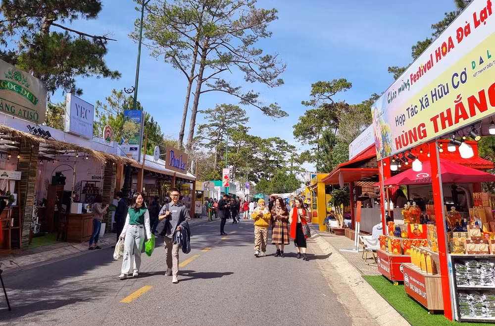 Một góc Phố trà, cà phê, rượu vang và đặc sản Đà Lạt-Lâm Đồng.