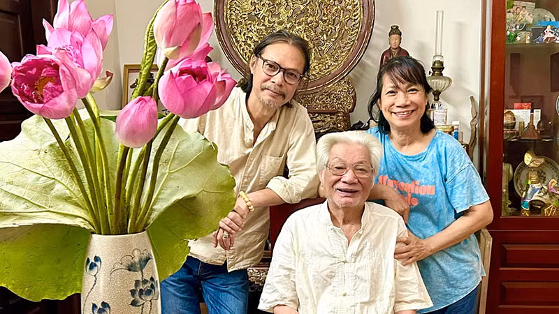 GS, NSND Trần Bảng và con gái Trần Thị Mây và con trai NSƯT Trần Lực. (Ảnh: Trang cá nhân nghệ sĩ Trần Lực)