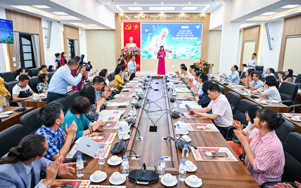 Đông đảo đại biểu dự buổi lễ ra mắt. Đông đảo đại biểu dự buổi lễ ra mắt.
