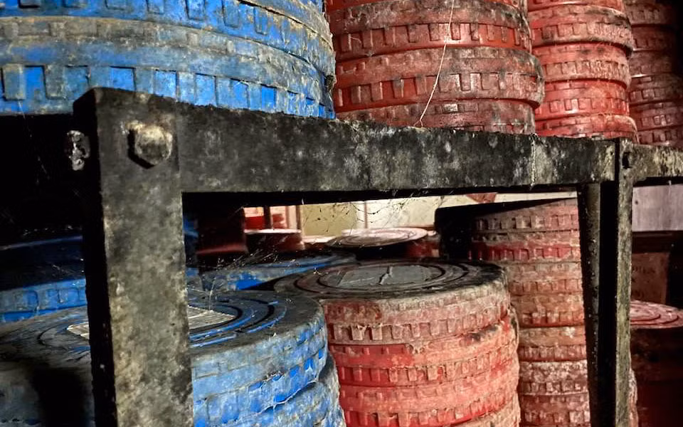Tất cả đều trong tình trạng hư hỏng nặng nề. (Ảnh: Đạo diễn, NSND Nguyễn Thanh Vân)