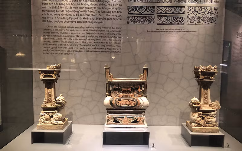 Chân đèn đế tượng nghê và lư hương thế kỷ 17.