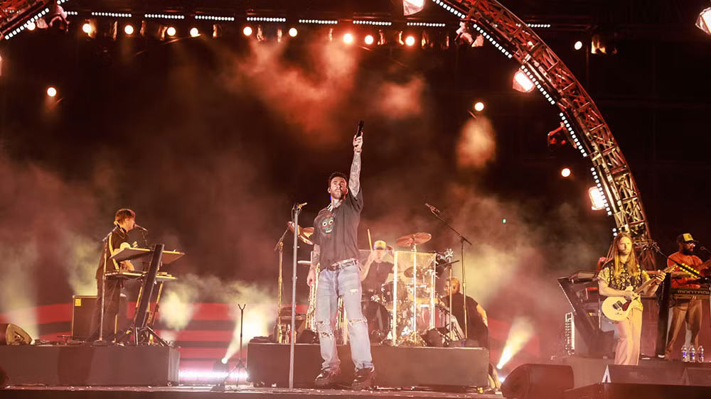Ca sĩ Adam Levin của Maroon 5 biểu diễn tại Phú Quốc. (Ảnh: 8Wonders)