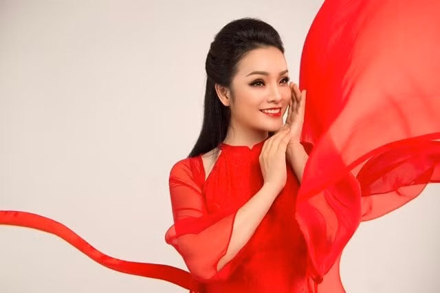 Ca sĩ, Tiến sĩ âm nhạc Tân Nhàn.